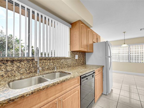 2532 SE Coral Springs Dr 2532, Coral Springs FL 33065