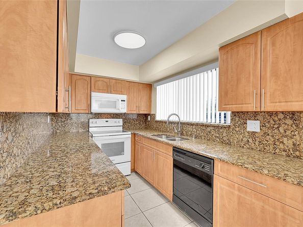 2532 SE Coral Springs Dr 2532, Coral Springs FL 33065