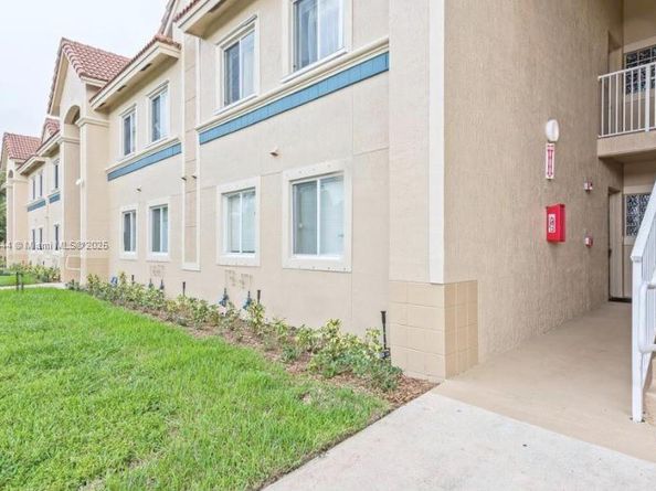 1169 Golden Lakes Blvd 1123, West Palm Beach FL 33411