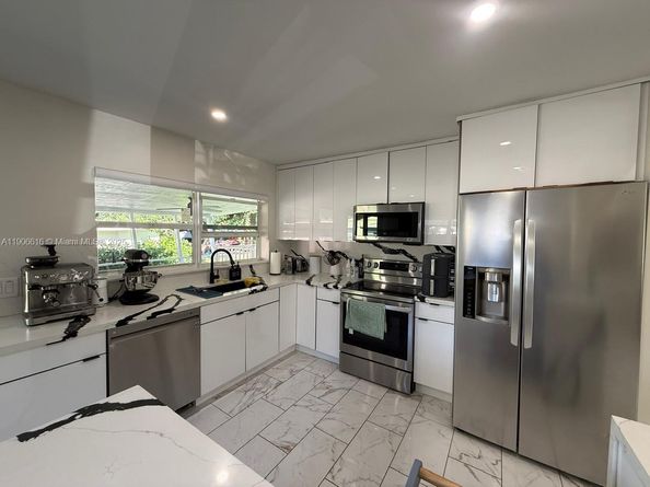 2697 SW 51st Ct, Dania Beach FL 33312