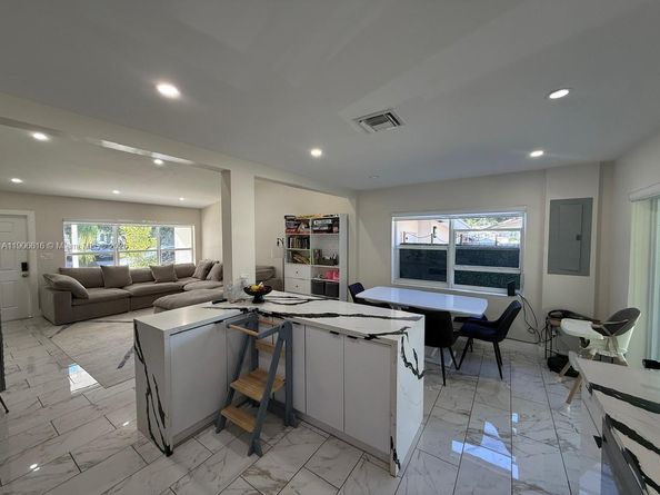 2697 SW 51st Ct, Dania Beach FL 33312