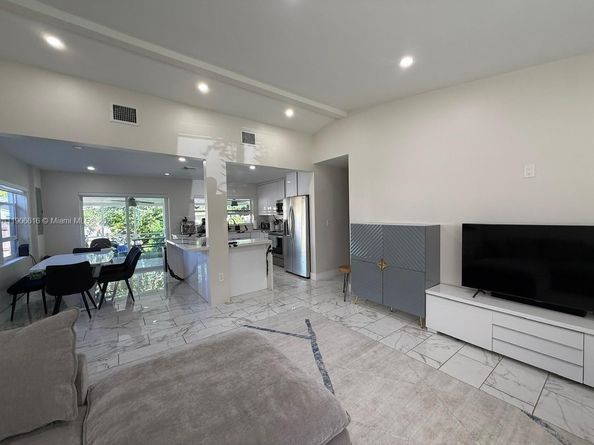 2697 SW 51st Ct, Dania Beach FL 33312