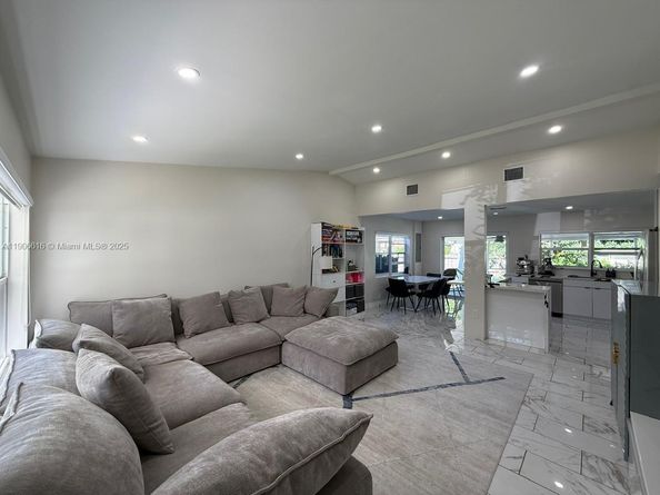 2697 SW 51st Ct, Dania Beach FL 33312