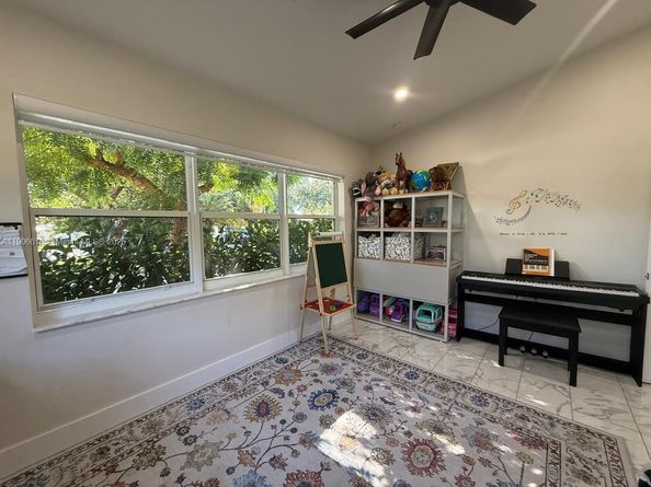 2697 SW 51st Ct, Dania Beach FL 33312