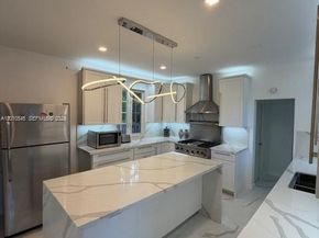 5824 Alton Rd, Miami Beach FL 33140