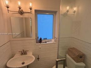 5824 Alton Rd, Miami Beach FL 33140