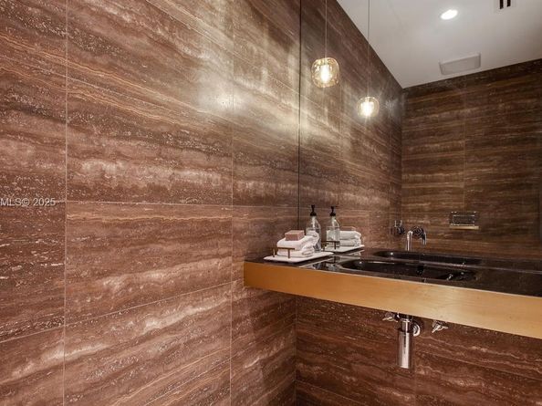 300 Collins Ave PH2, Miami Beach FL 33139