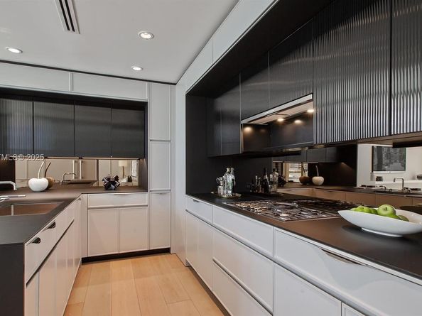 300 Collins Ave PH2, Miami Beach FL 33139