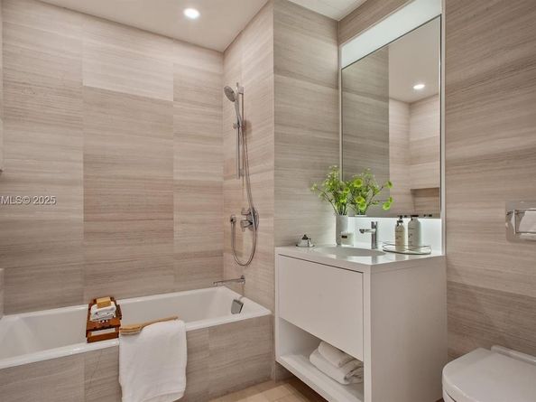 300 Collins Ave PH2, Miami Beach FL 33139