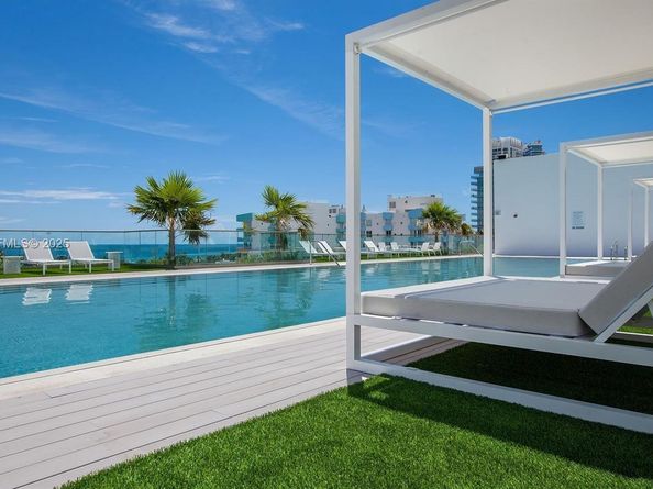 300 Collins Ave PH2, Miami Beach FL 33139