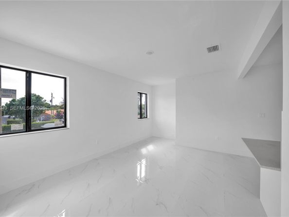 450 Beacom Blvd, Miami FL 33135