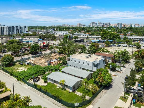 3082 Carter St, Miami FL 33133