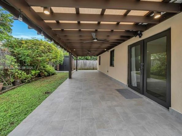 5181 SW 7th St, Miami FL 33134