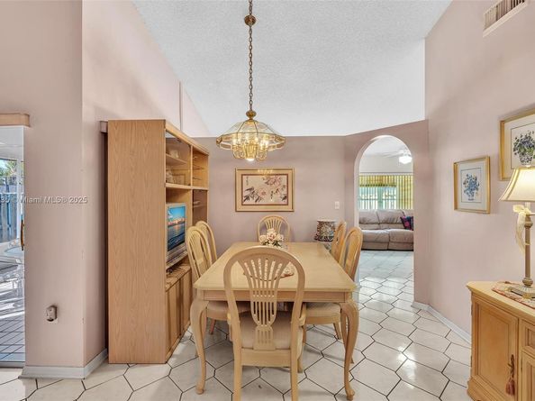 6402 SW 113th Ave, Miami FL 33173