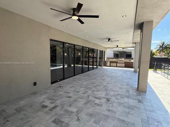 45 NW 158th St, Miami FL 33169