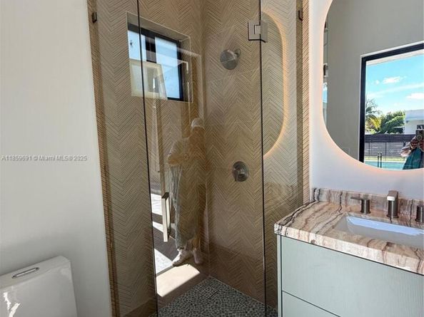 45 NW 158th St, Miami FL 33169