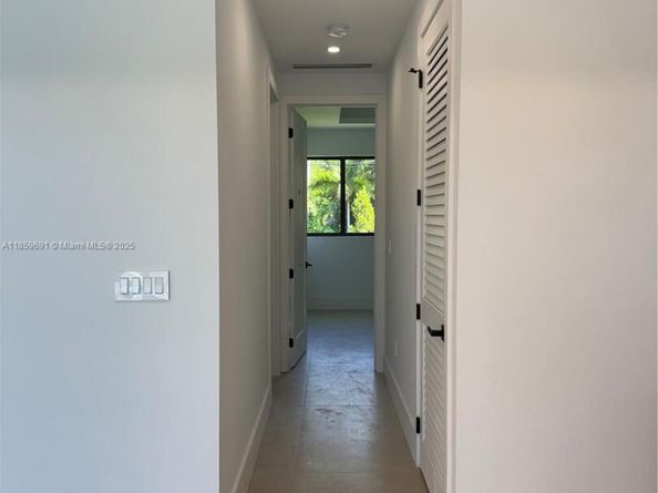 45 NW 158th St, Miami FL 33169
