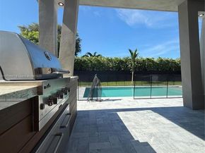 45 NW 158th St, Miami FL 33169
