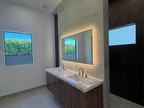 45 NW 158th St, Miami FL 33169