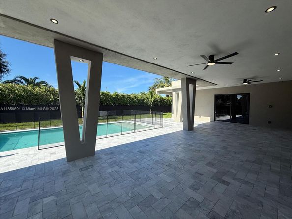45 NW 158th St, Miami FL 33169