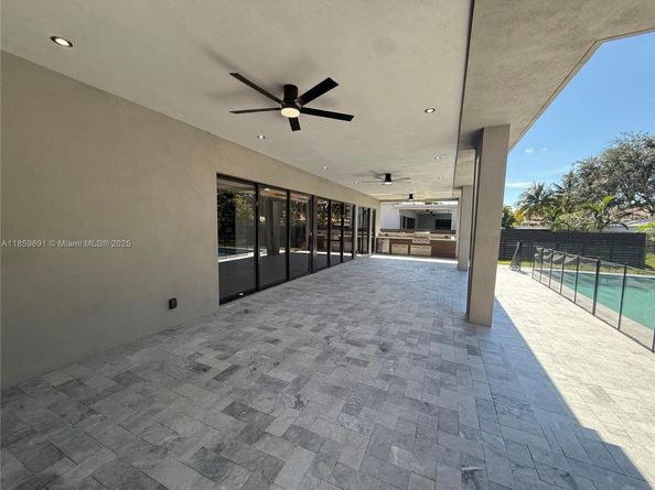 45 NW 158th St, Miami FL 33169