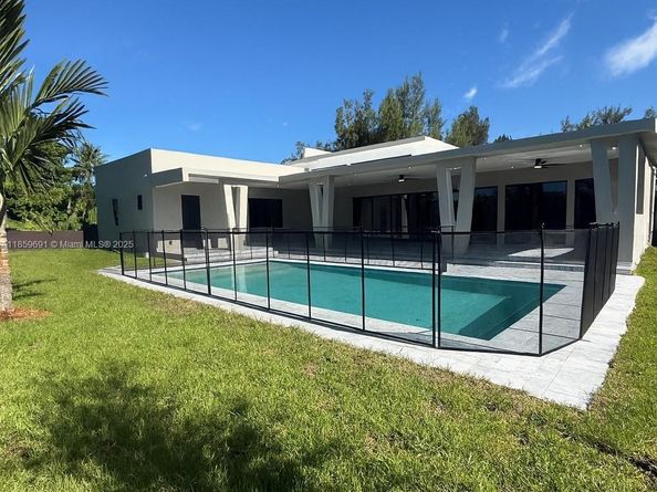 45 NW 158th St, Miami FL 33169