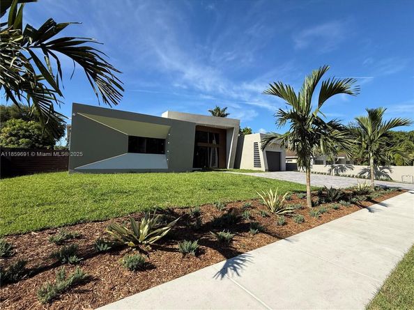45 NW 158th St, Miami FL 33169