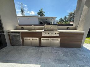 45 NW 158th St, Miami FL 33169