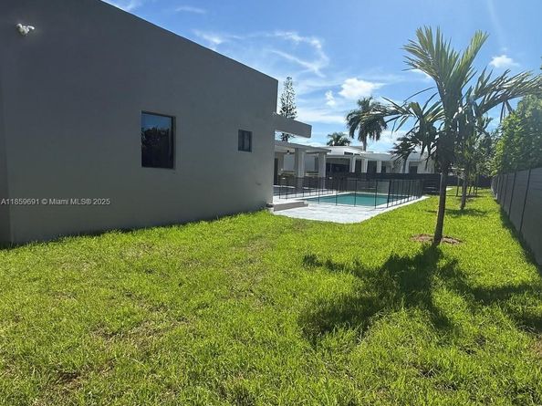 45 NW 158th St, Miami FL 33169