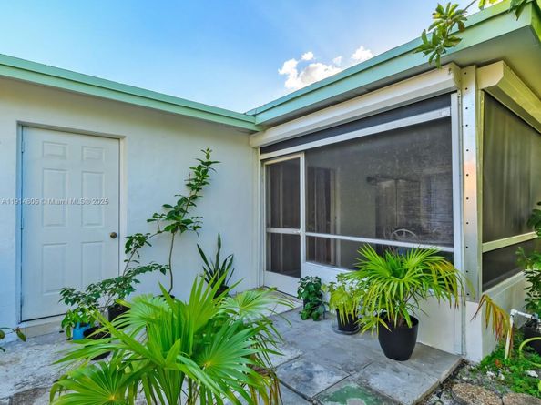 6561 NW 28th St, Sunrise FL 33313