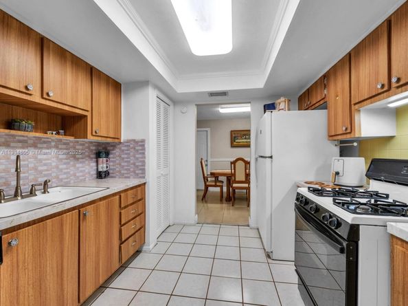 6561 NW 28th St, Sunrise FL 33313