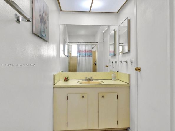 6561 NW 28th St, Sunrise FL 33313