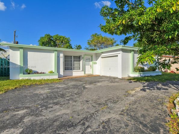 6561 NW 28th St, Sunrise FL 33313