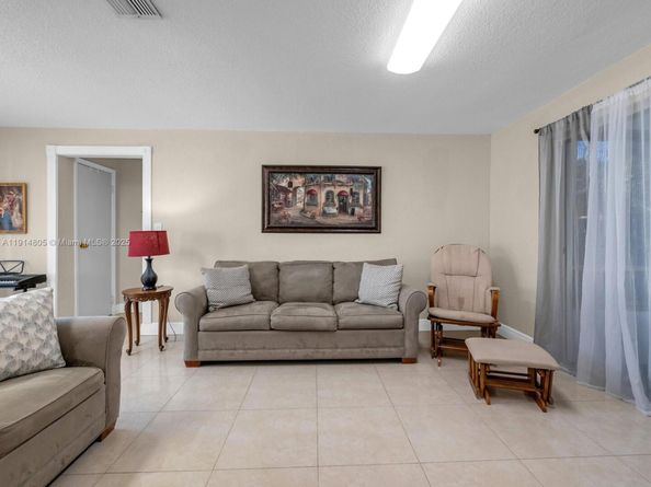 6561 NW 28th St, Sunrise FL 33313