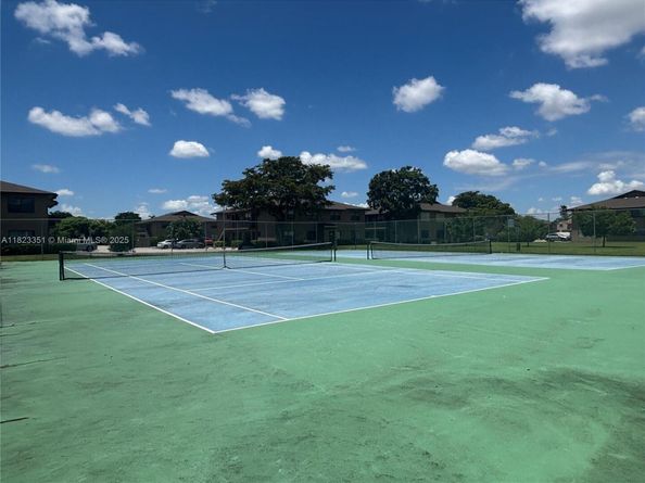 10006 Winding Lake Rd 102, Sunrise FL 33351