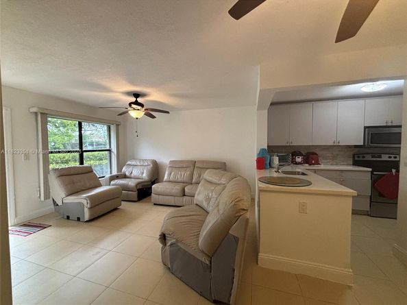 10006 Winding Lake Rd 102, Sunrise FL 33351