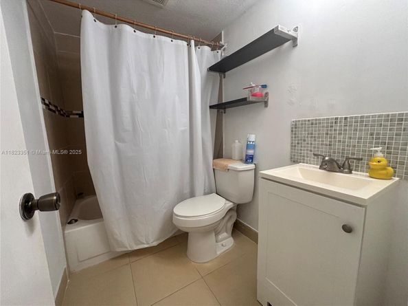 10006 Winding Lake Rd 102, Sunrise FL 33351