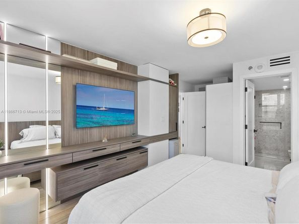 770 Claughton Island Dr 701, Miami FL 33131