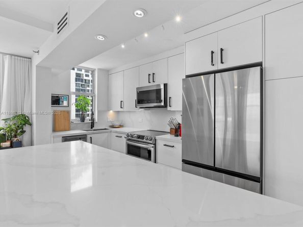 770 Claughton Island Dr 701, Miami FL 33131