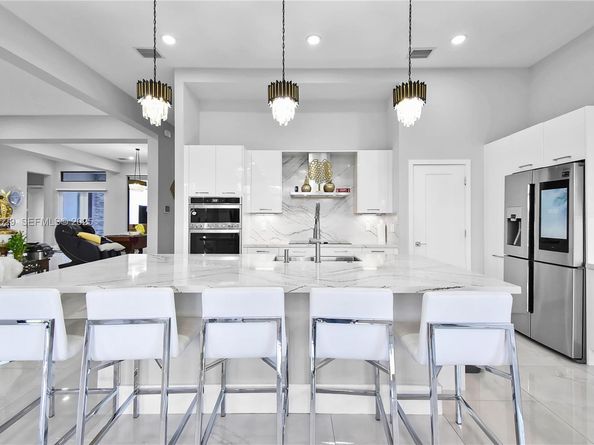 15846 SW 49th St, Southwest Ranches FL 33331