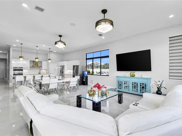 15846 SW 49th St, Southwest Ranches FL 33331