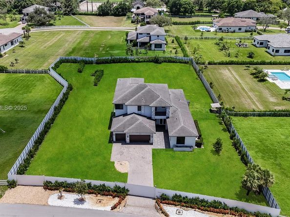 15846 SW 49th St, Southwest Ranches FL 33331