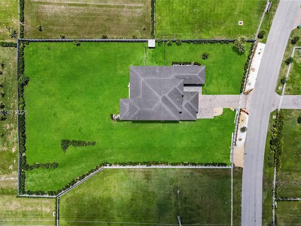 15846 SW 49th St, Southwest Ranches FL 33331