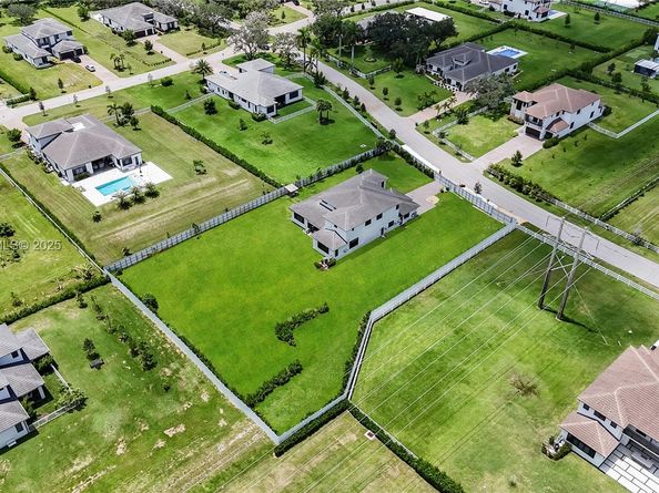 15846 SW 49th St, Southwest Ranches FL 33331