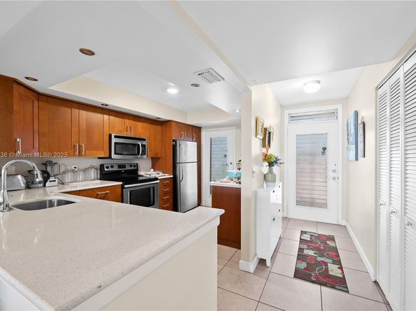 2901 NW 46th Ave 408, Lauderdale Lakes FL 33313