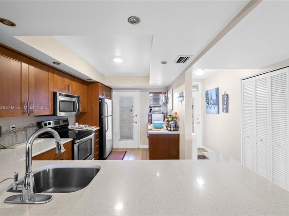 2901 NW 46th Ave 408, Lauderdale Lakes FL 33313