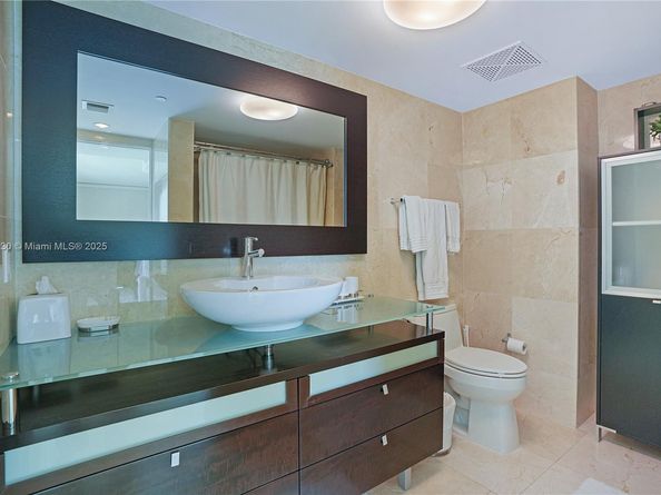 2101 Brickell Ave 1812, Miami FL 33129