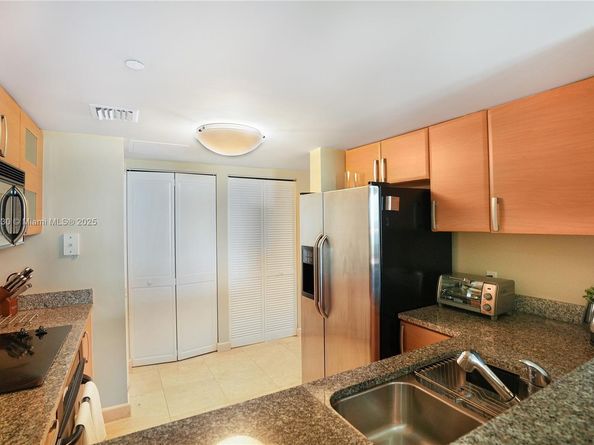 2101 Brickell Ave 1812, Miami FL 33129