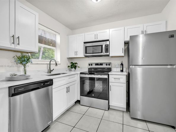 451 SW 28th Ave, Fort Lauderdale FL 33312