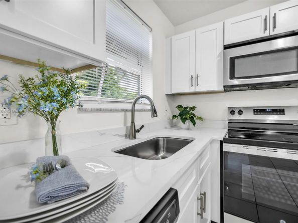 451 SW 28th Ave, Fort Lauderdale FL 33312